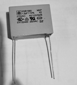 KONDENSATOR X2 KNB1560 1,5UF 275V 10%